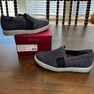 NIB - Munro Mandie - Dark Blue Suede - Size 6 WW (EE) - Athleisure